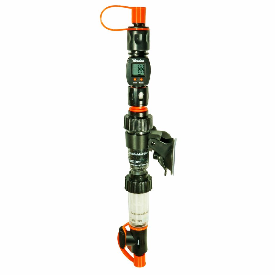 CamperFilter Aktiv Tubeless: beide Kartuschen mit digitalem Wasserzähler oben und Saughalter